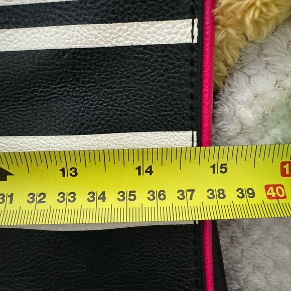 Betsey Johnson Large Purse - Picture 5 of 6